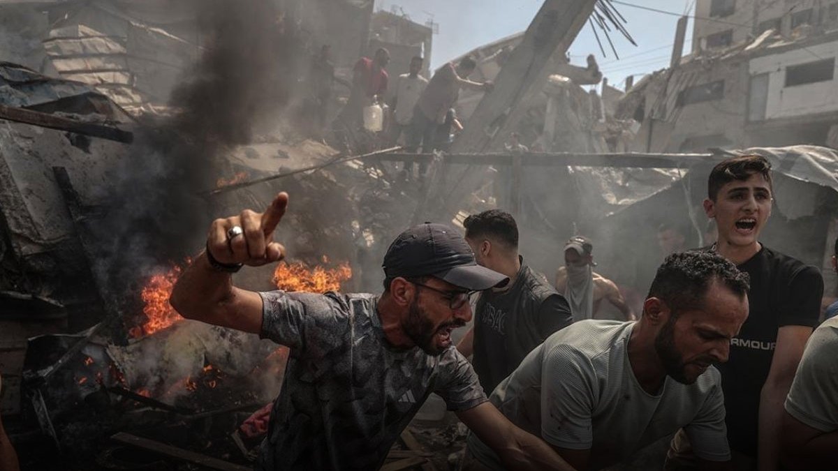 İsrail, Gazze’de mülteci kampını vurdu