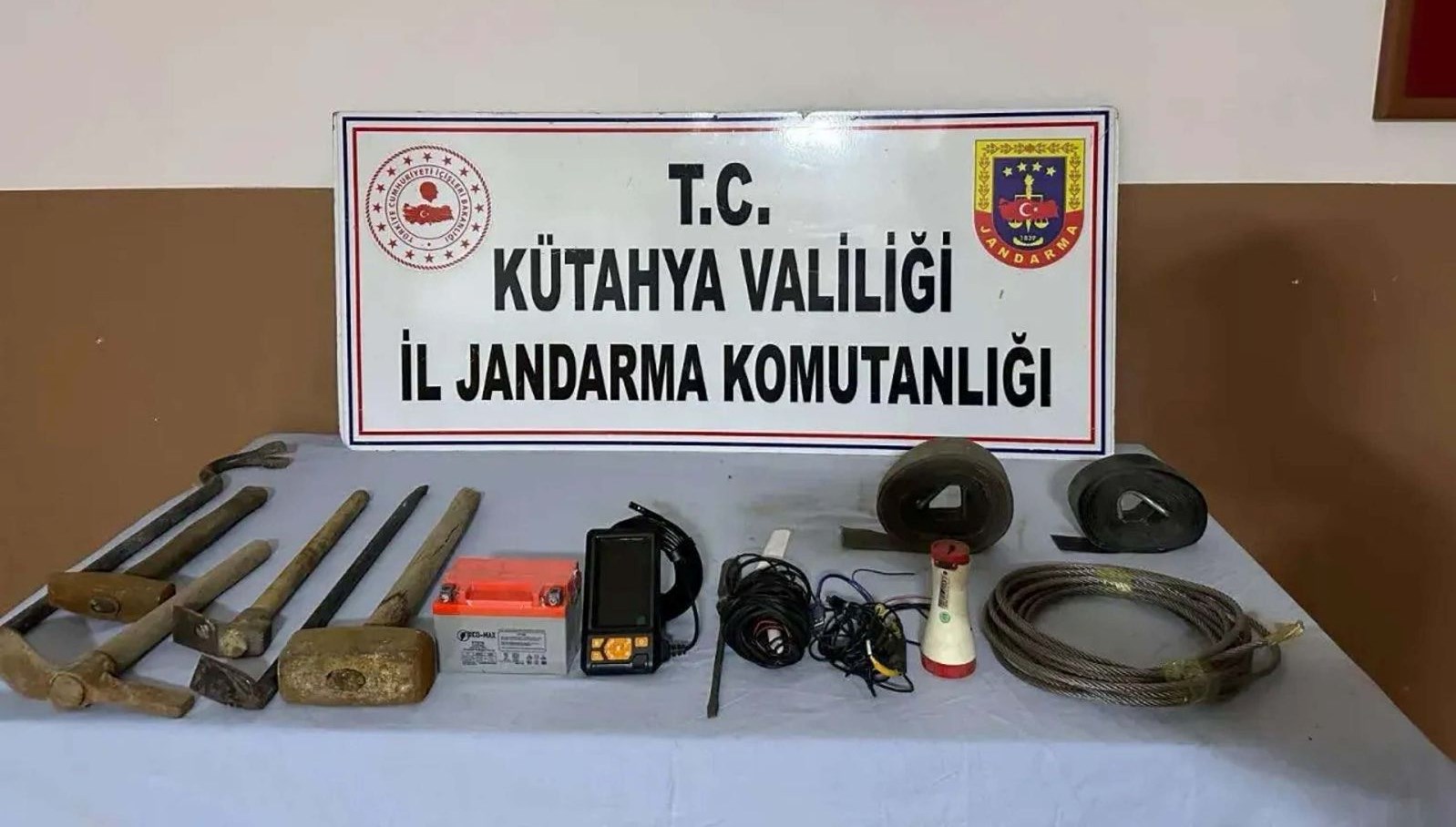 Kütahya’da kaçak tarihi eser kazısı: 6 şüpheli gözaltına alındı