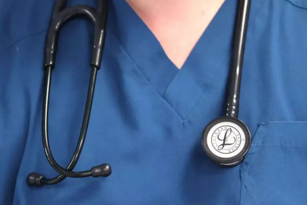 Mahkemeden ameliyatı yarıda bırakıp hemşire ile ilişkiye giren doktor hakkında skandal karar