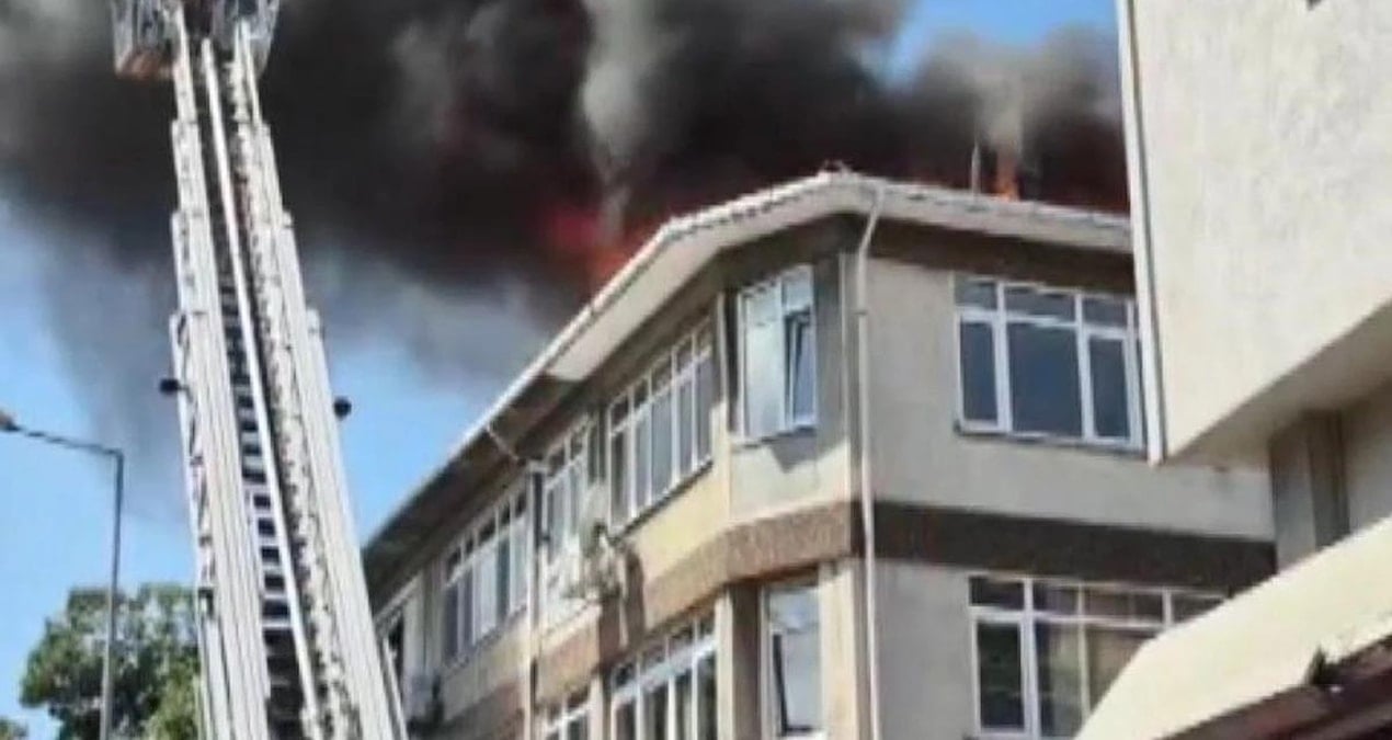 Üsküdar’da çatı yangını paniği