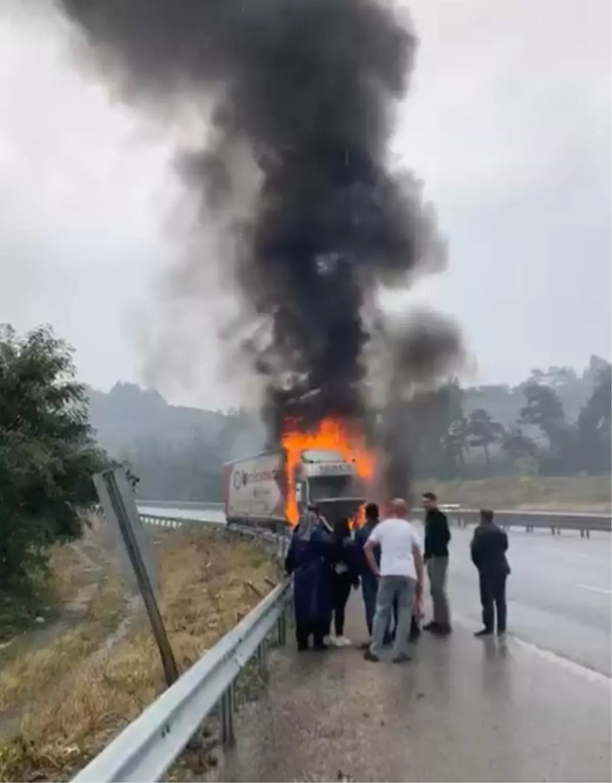 Bursa’da TIR’da Yangın Çıktı bursada tirda yangin cikti GYFns7TG