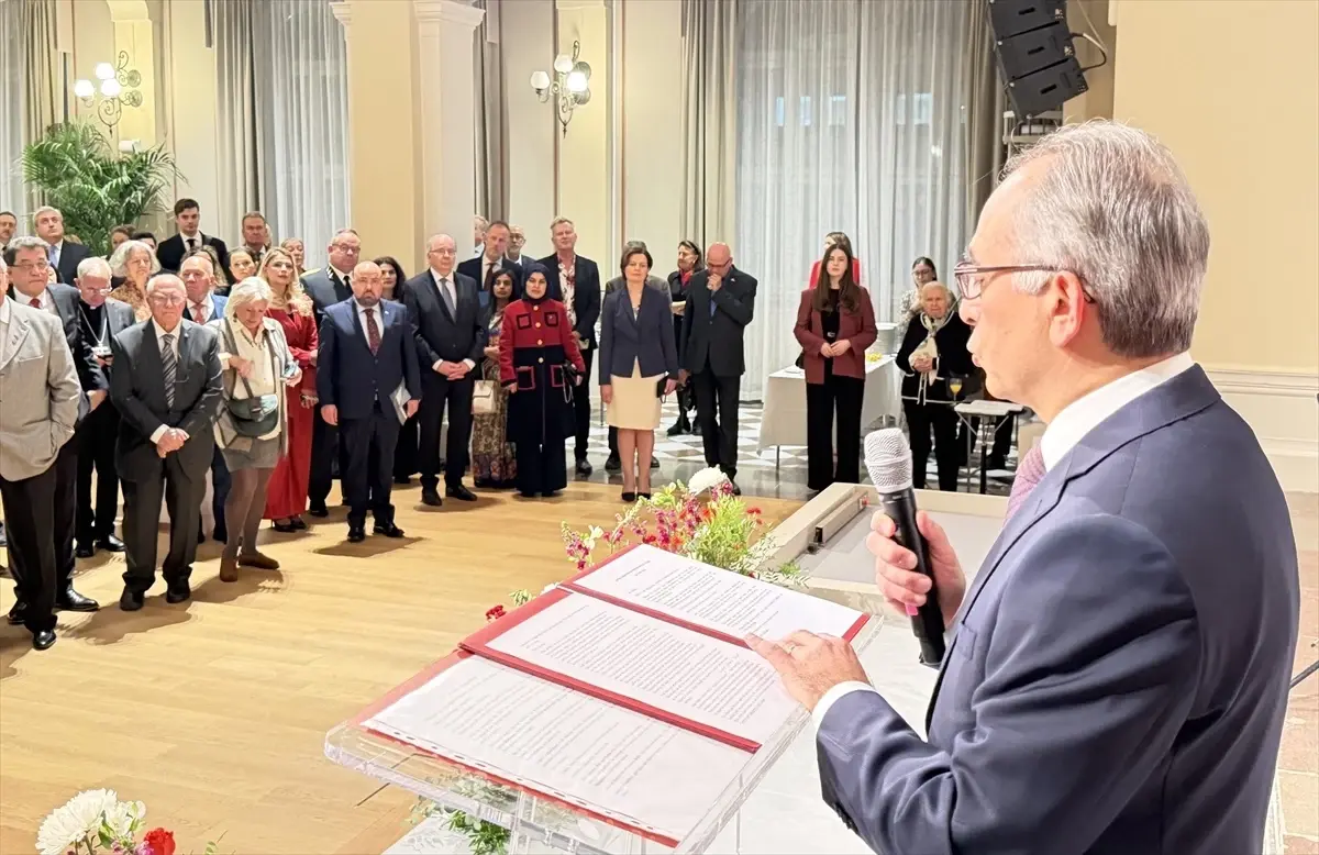 isvecte turkiye cumhuriyetinin 102 yili dolayisiyla resepsiyon verildi YbghnXuX.jpg