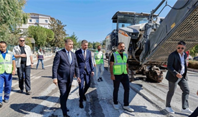 izmirin yollarinda gece gunduz asfalt calismasi IA6N7518.jpg