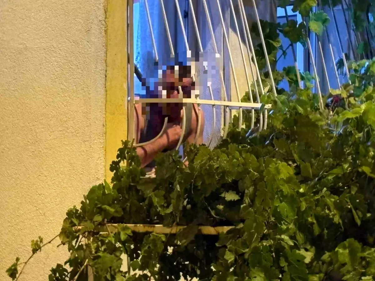 Kayseri’de Bunalımda Olan Şahıs Pencereden Kendini Kesmeye Çalıştı