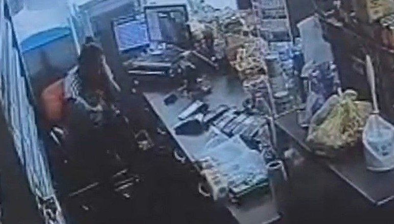 Manisa’da eski eş dehşet saçtı: Kucağındaki bebeğe aldırmadan defalarca bıçakladı manisada eski es dehset sacti kucagindaki bebege aldirmadan defalarca bicakladi plFFPbrV