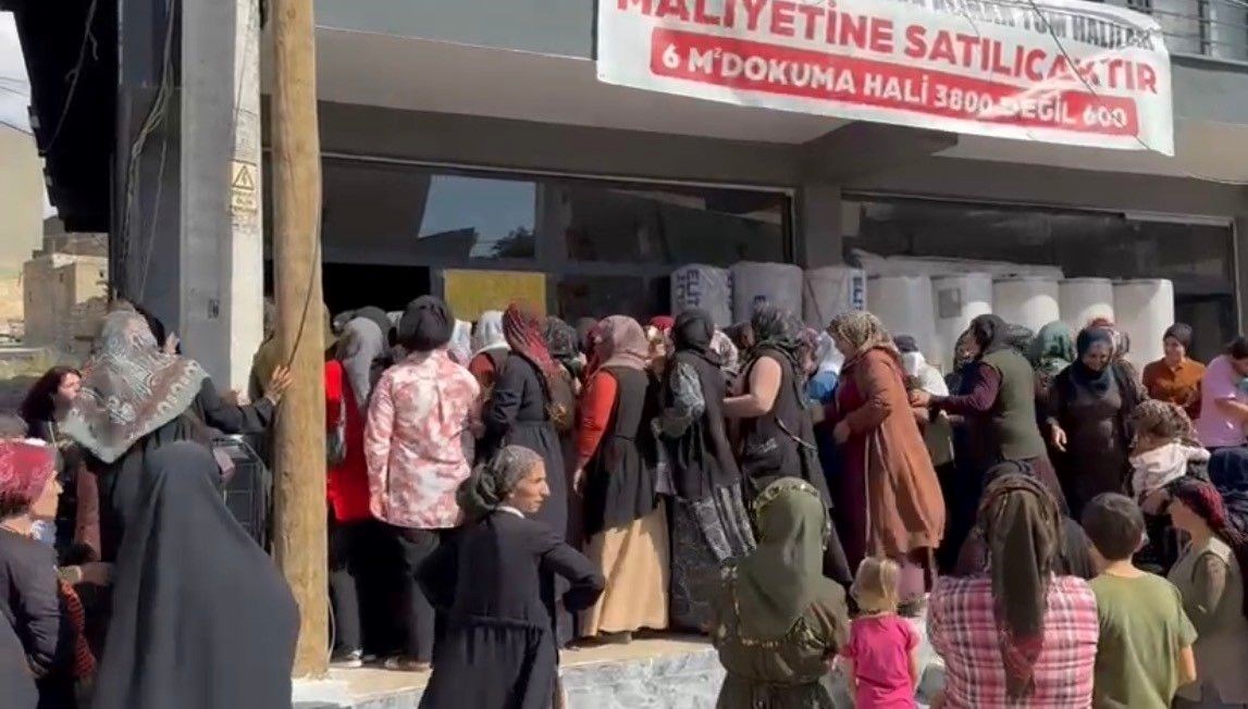 mardinde hali magazasinda indirim izdihama neden oldu 4VDxmkqQ