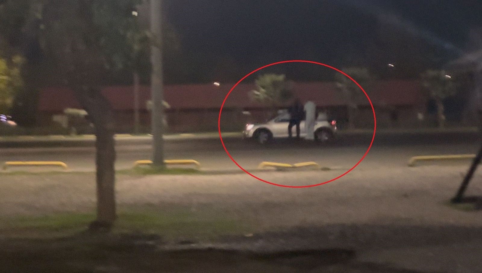 Samsun’da kazaya davetiye: Hareket halindeki aracın üzerine çıktılar