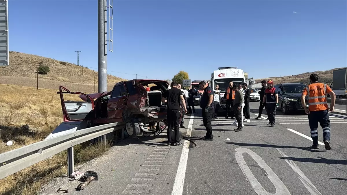 sivasta trafik kazasi 10 yarali N7hEMJ6I