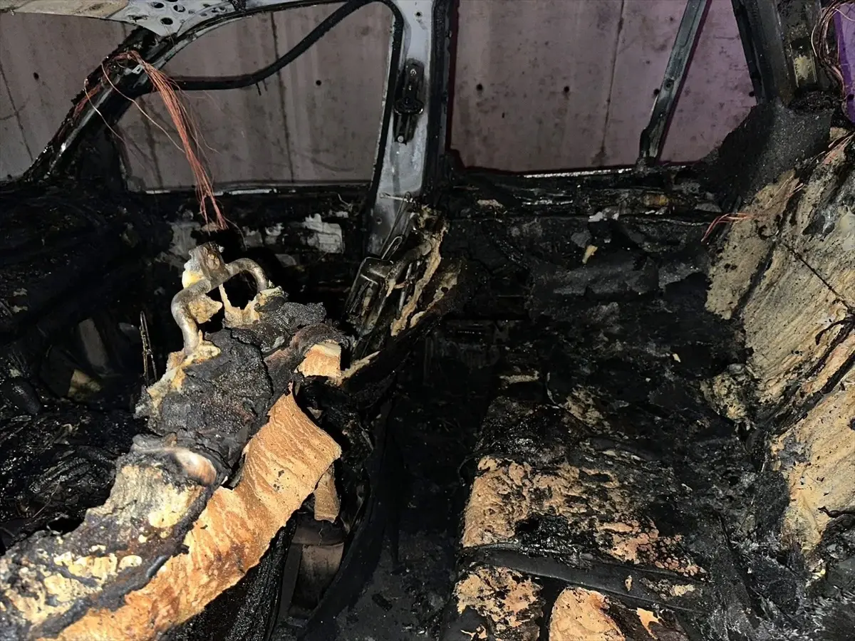 turkelide otomobil yangini Xfm4wk7H.jpg