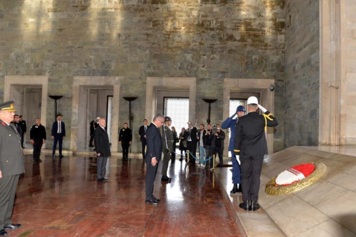 KKTC Cumhurbaşkanı Erhürman ilk resmi ziyareti kapsamında Türkiye’ye geldi ve Anıtkabir’i ziyaret etti