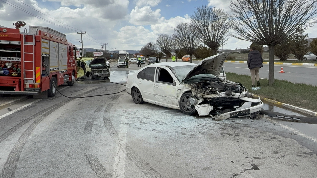 Genç Futbolcular Tesis Kapısında Kaza Geçirdi