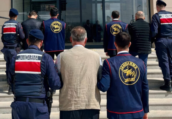 hirsizliktan-aranan-3-hukumlu-yakalandi-5zSxeDRg