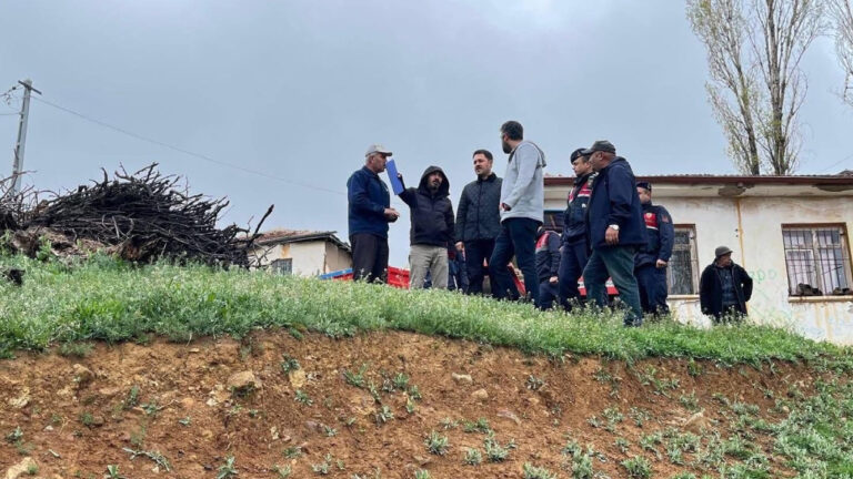 kirikkalede-toprak-kaymasi-cok-sayida-bina-hasar-gordu-MXcB7chu