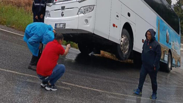 tur-otobusu-sarampole-kaydi-wtNLZWZC