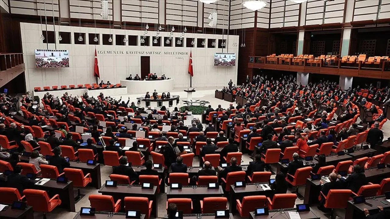 Özel sektör ve mülakat mağduru öğretmenlere Meclis’ten kötü haber: Komisyonda olağanüstü toplantı talebine AKP’den ret geldi